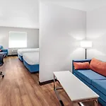 Days Inn & Suites By Wyndham San Antonio Near Frost Bank Center