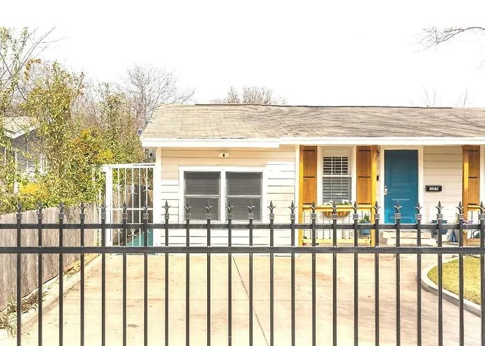 Conveniently Located San Antonio Getaway