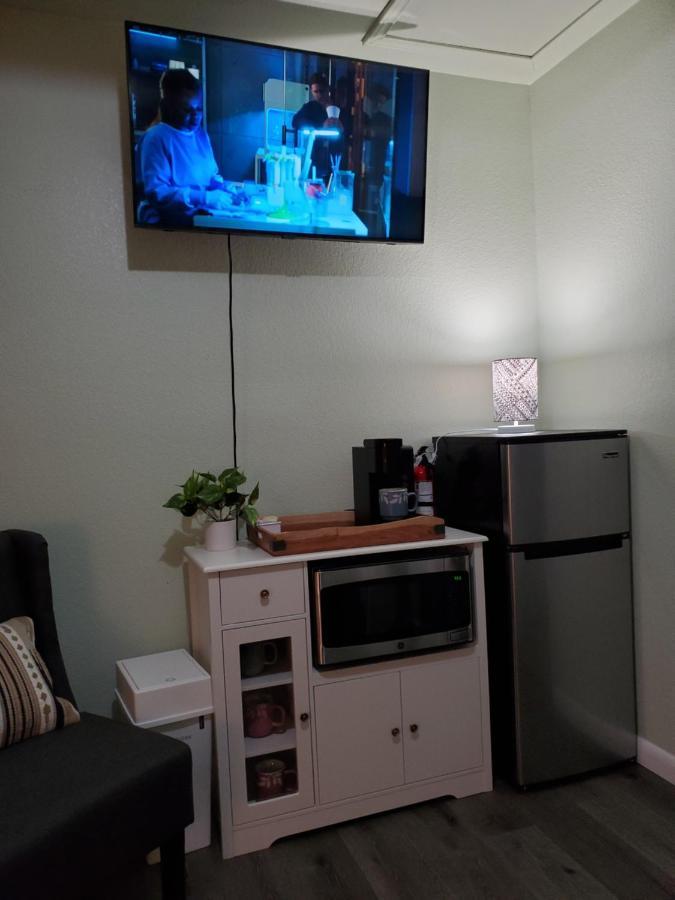 Conveniently Located Getaway Guest house San Antonio