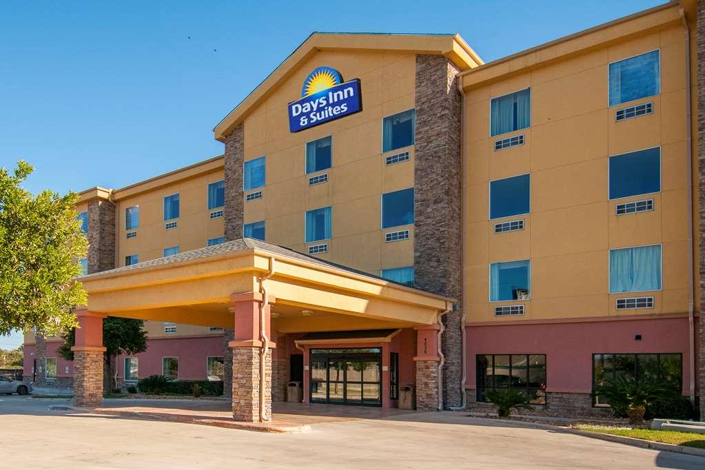 Days & By Wyndham Near Frost Bank Center Hotel San Antonio