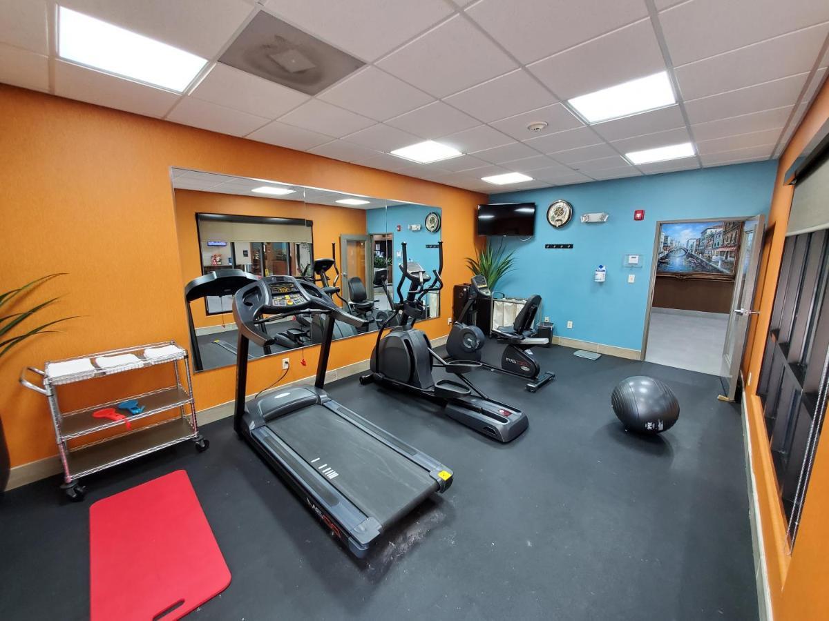 Hotel Days & By Wyndham Near Frost Bank Center 2*