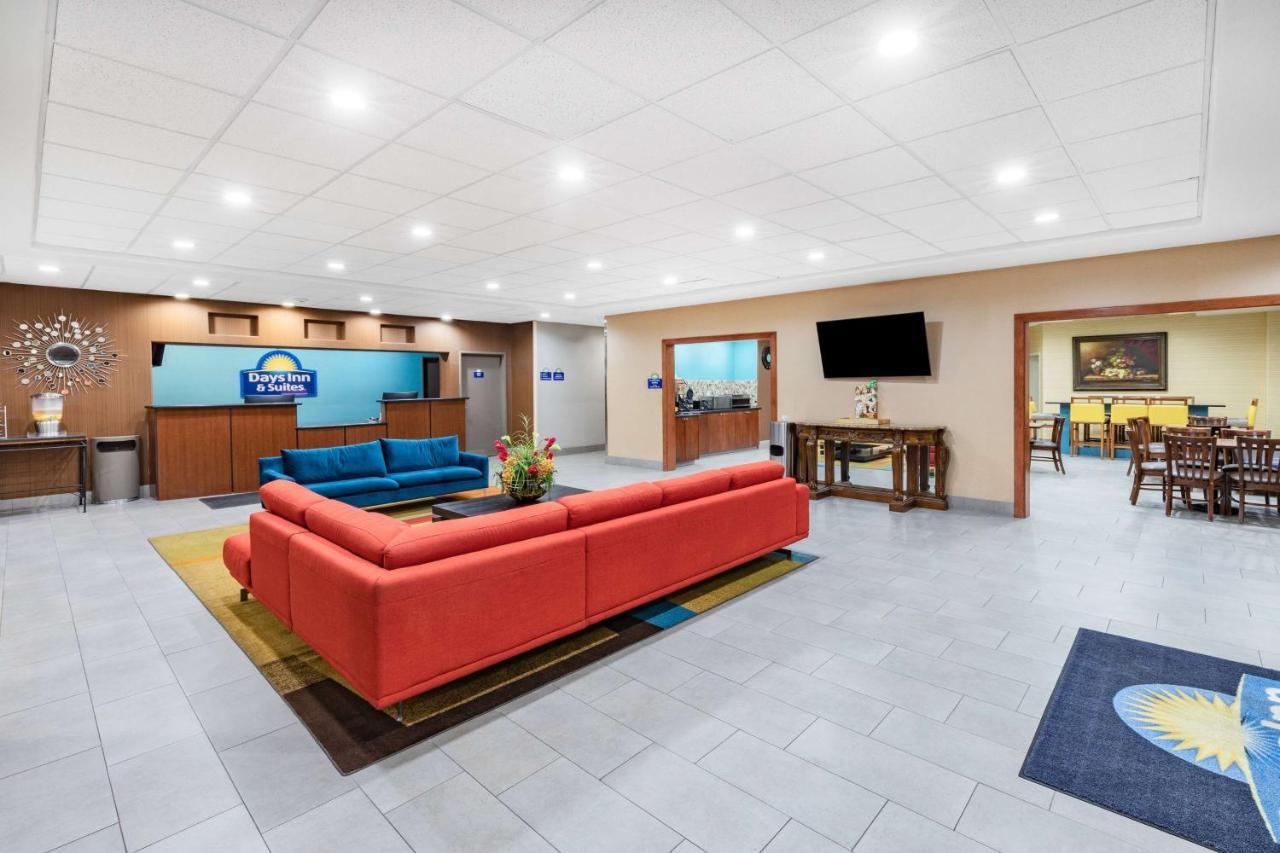 Days & By Wyndham Near Frost Bank Center 2* San Antonio