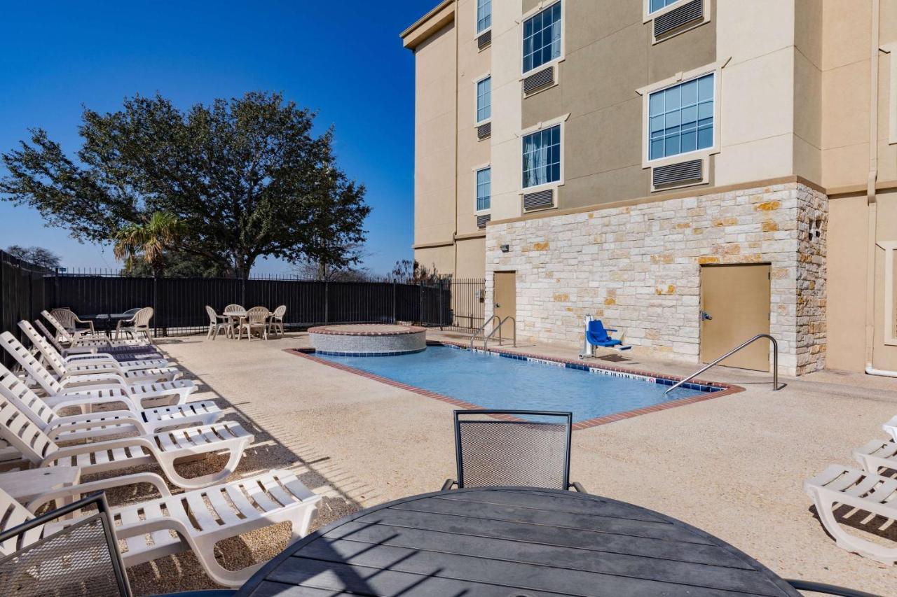 Days & By Wyndham Near Frost Bank Center San Antonio