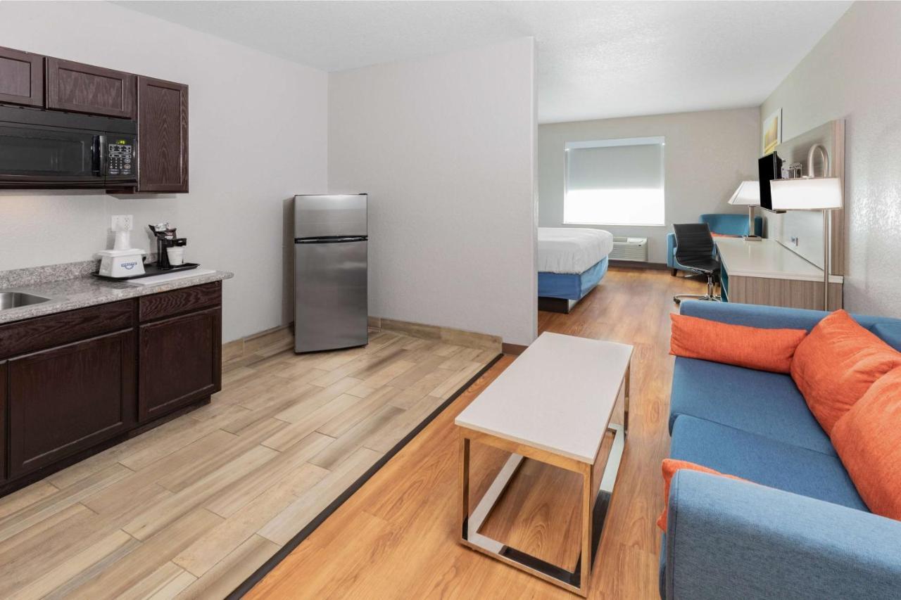 Hotel Days & By Wyndham Near Frost Bank Center 2*