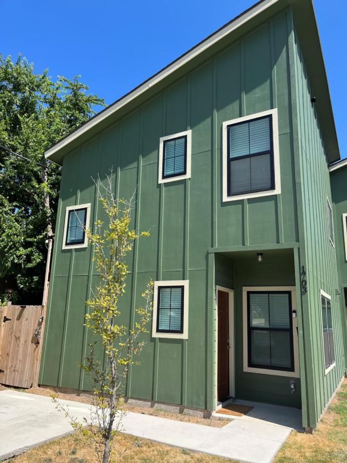 Lyric Place Holiday home