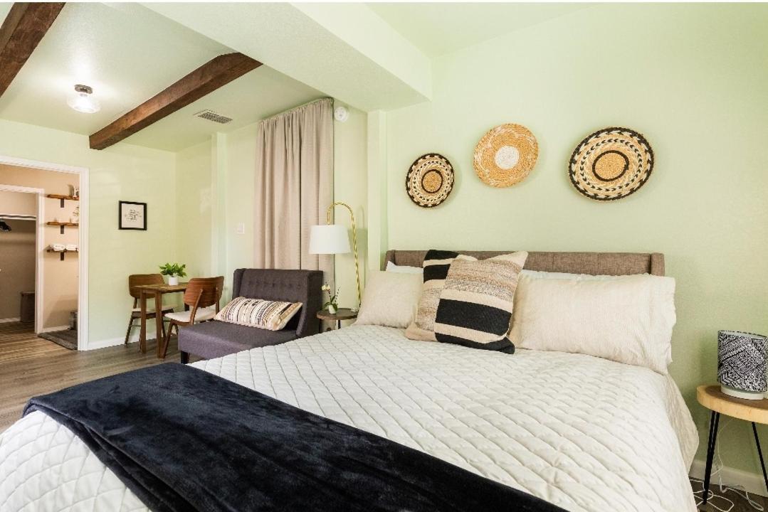 Conveniently Located Getaway * San Antonio