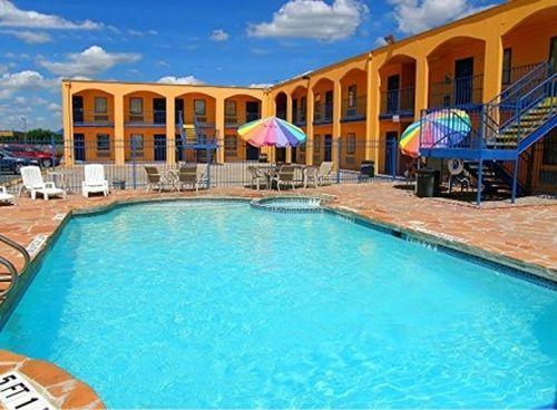 Hotel Oyo Lackland Air Force Base West