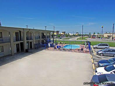 Oyo Lackland Air Force Base West 2* San Antonio