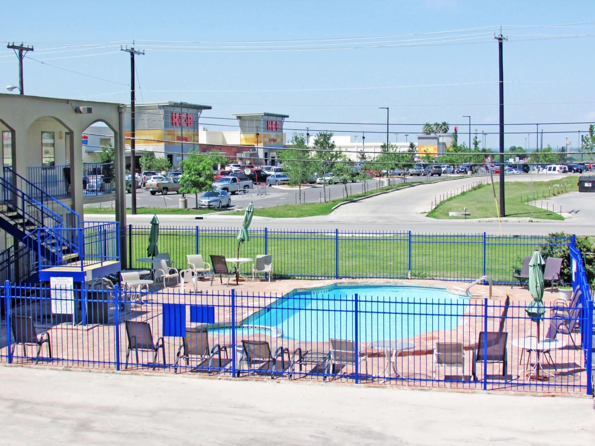 Oyo Lackland Air Force Base West