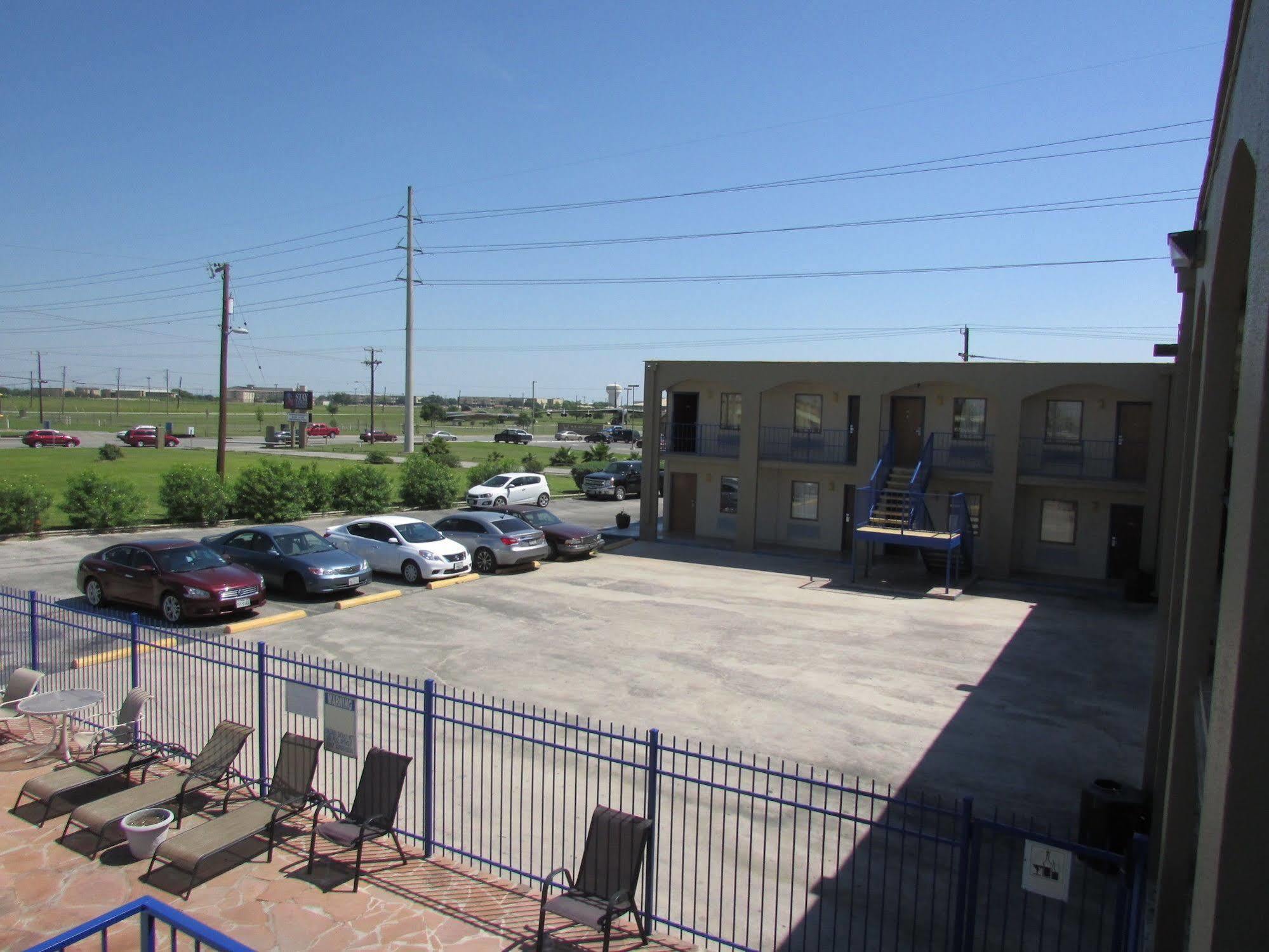Oyo Lackland Air Force Base West 2*