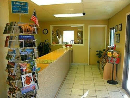 Hotel Oyo Lackland Air Force Base West 2*