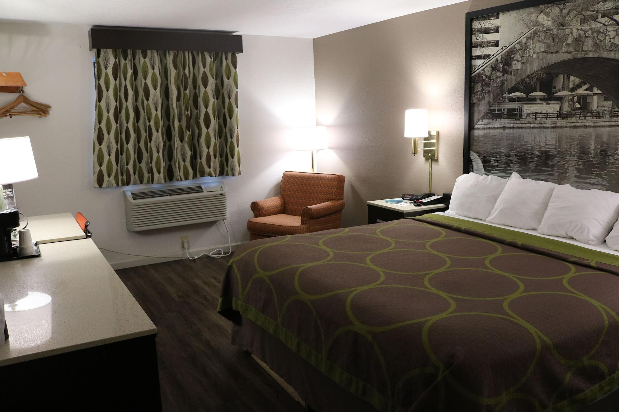 Hotel Super 8 By Wyndham San Antonio/i-35 North San Antonio