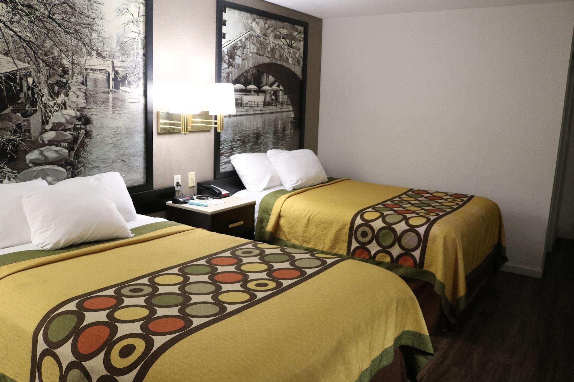 Super 8 By Wyndham San Antonio/i-35 North *