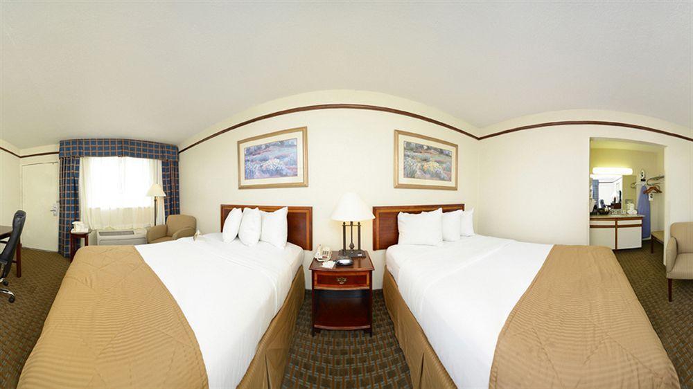Budget - Fort Sam 3*