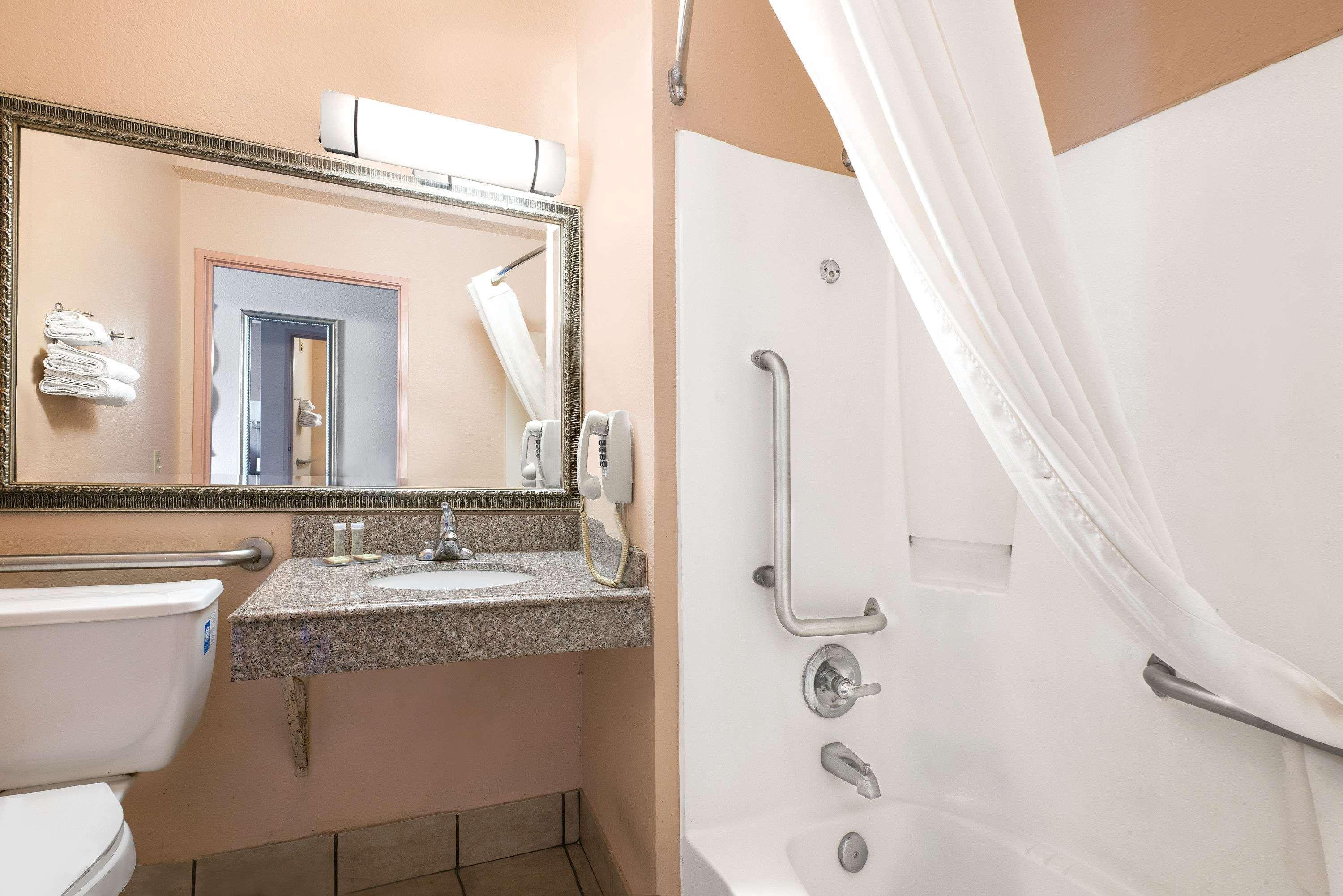 Super 8 By Wyndham San Antonio/i-35 North * San Antonio