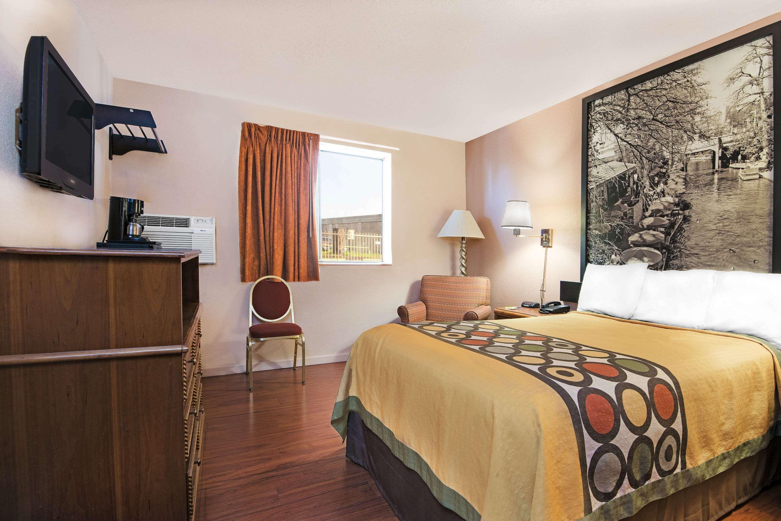 Hotel Super 8 By Wyndham San Antonio/i-35 North *