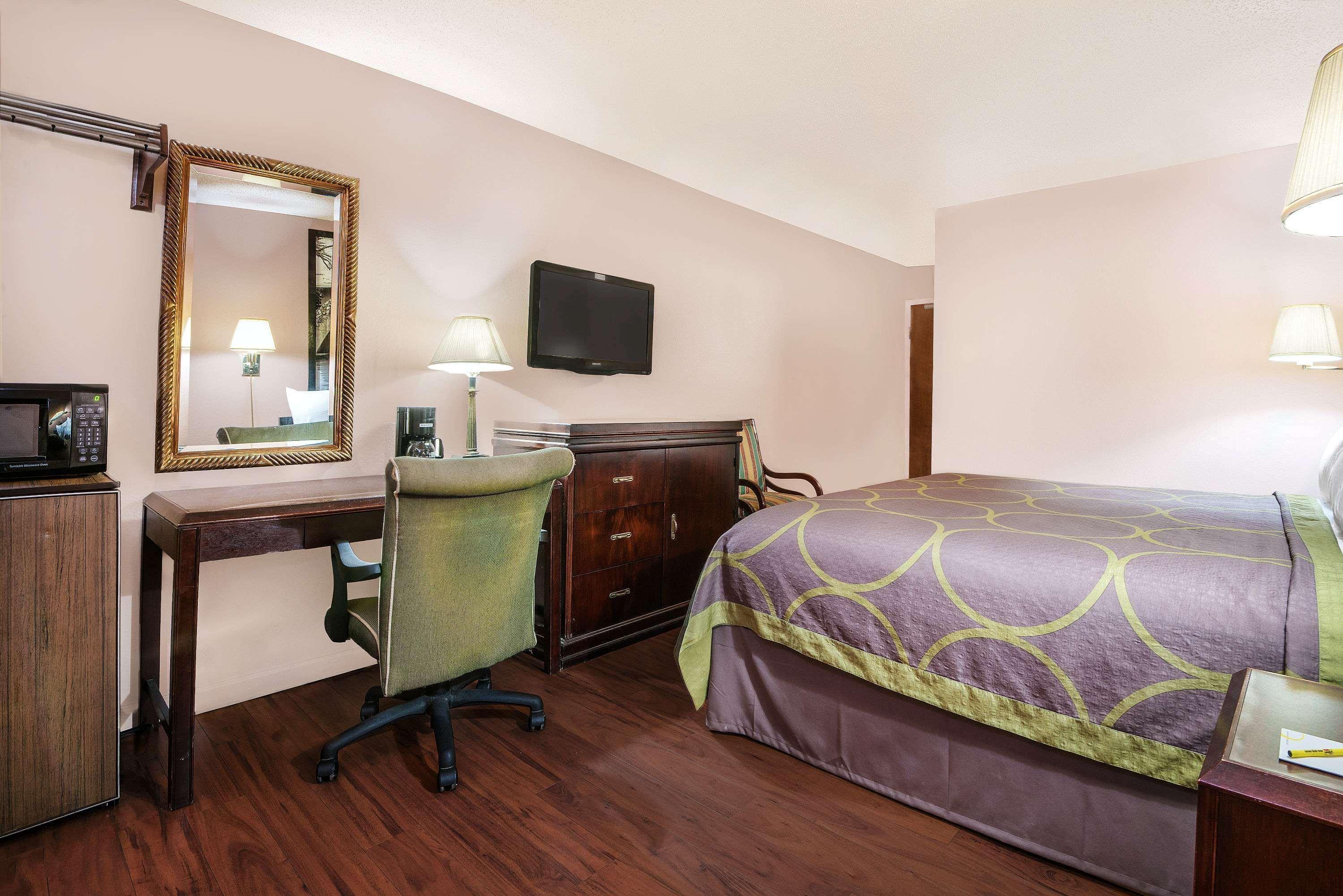 Super 8 By Wyndham San Antonio/i-35 North *