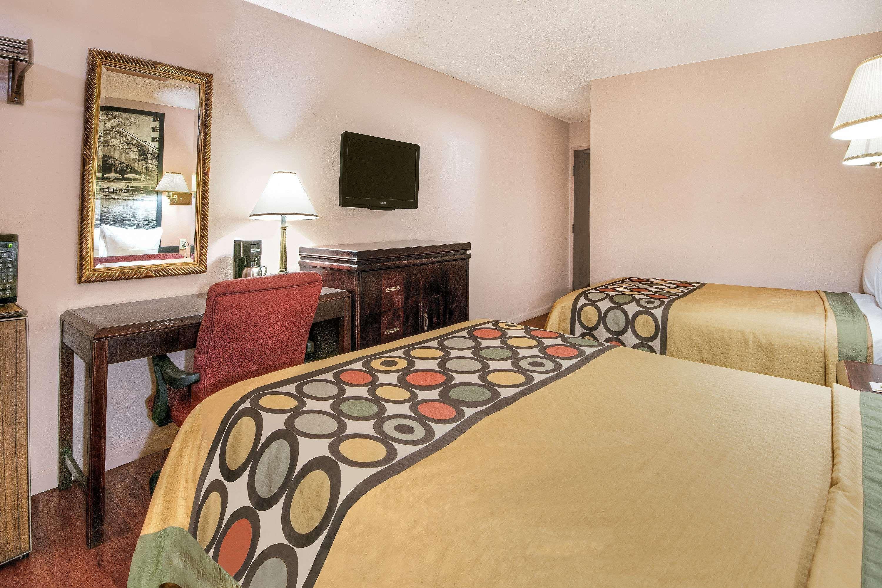 Hotel Super 8 By Wyndham San Antonio/i-35 North