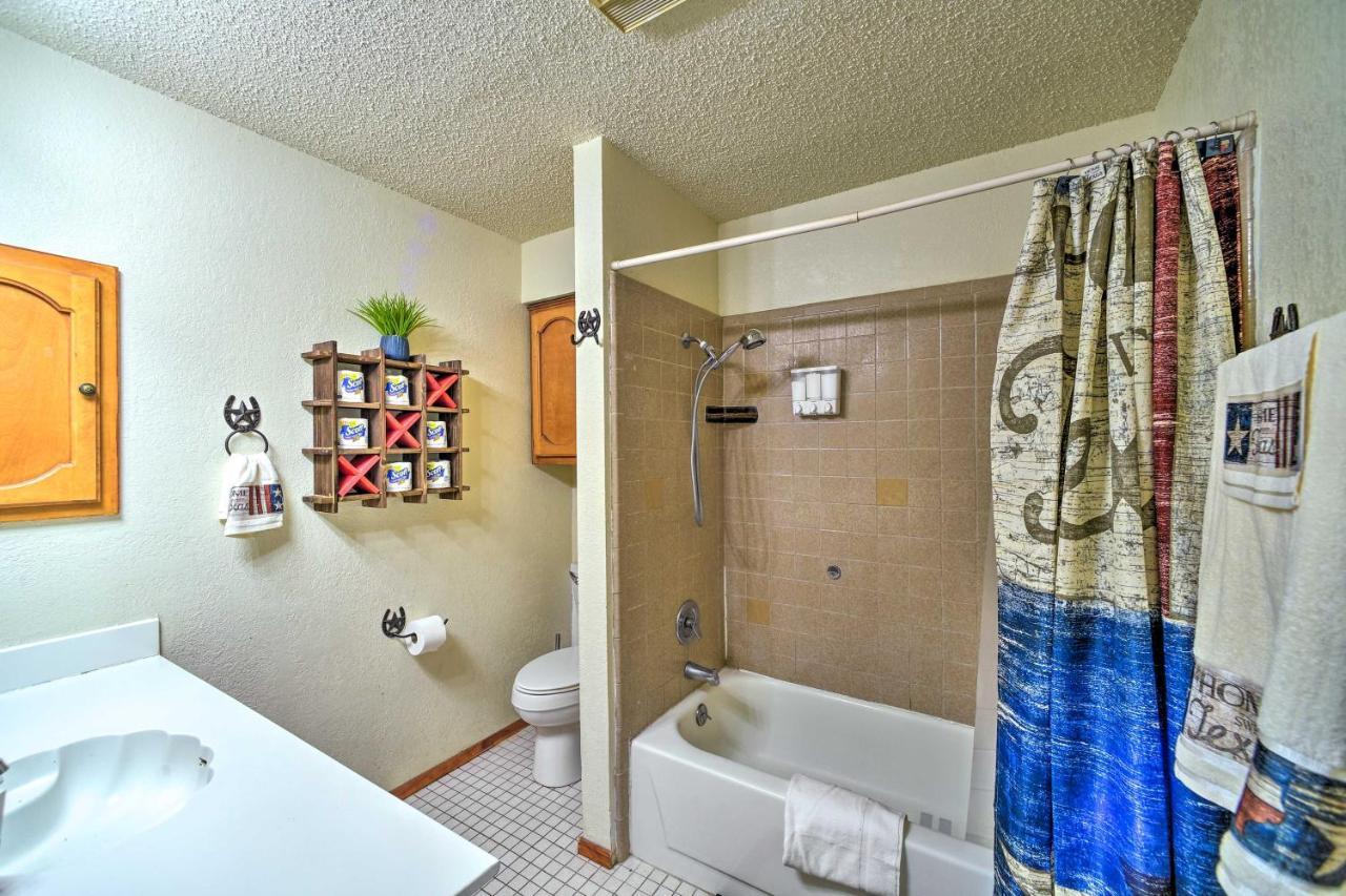 Relaxing Helotes 7 Mi To Ut At San Antonio! Apartment San Antonio