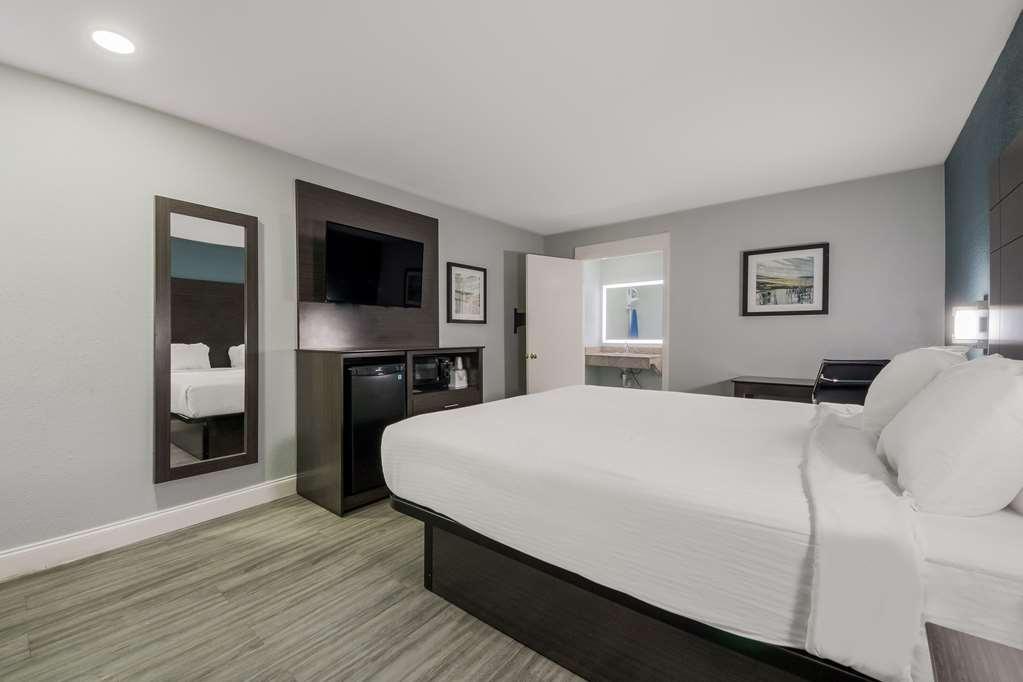 Riverwalk Hotel