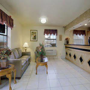 Hotel Super 8 By Wyndham San Antonio/i-35 North