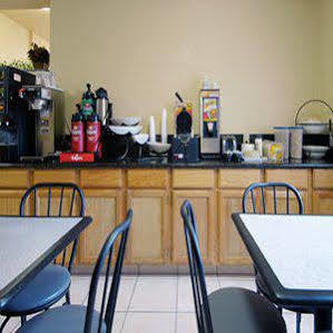 Super 8 By Wyndham San Antonio/i-35 North Hotel San Antonio