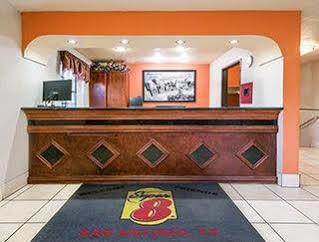 Super 8 By Wyndham San Antonio/i-35 North Hotel San Antonio