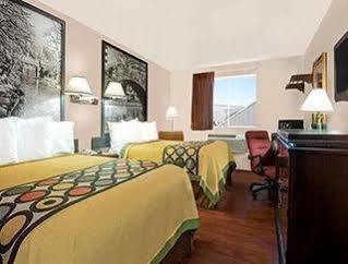 Hotel Super 8 By Wyndham San Antonio/i-35 North San Antonio