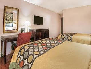 Super 8 By Wyndham San Antonio/i-35 North Hotel San Antonio