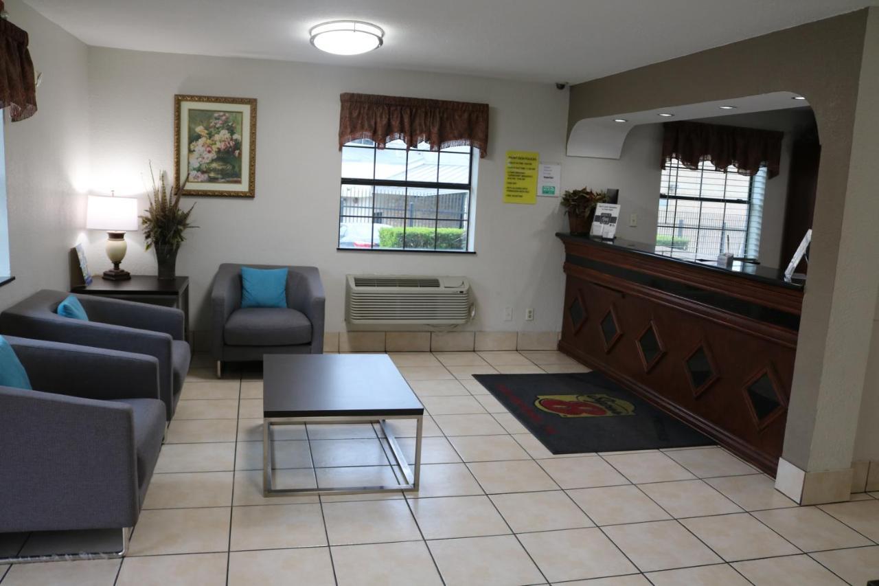 Hotel Super 8 By Wyndham San Antonio/i-35 North