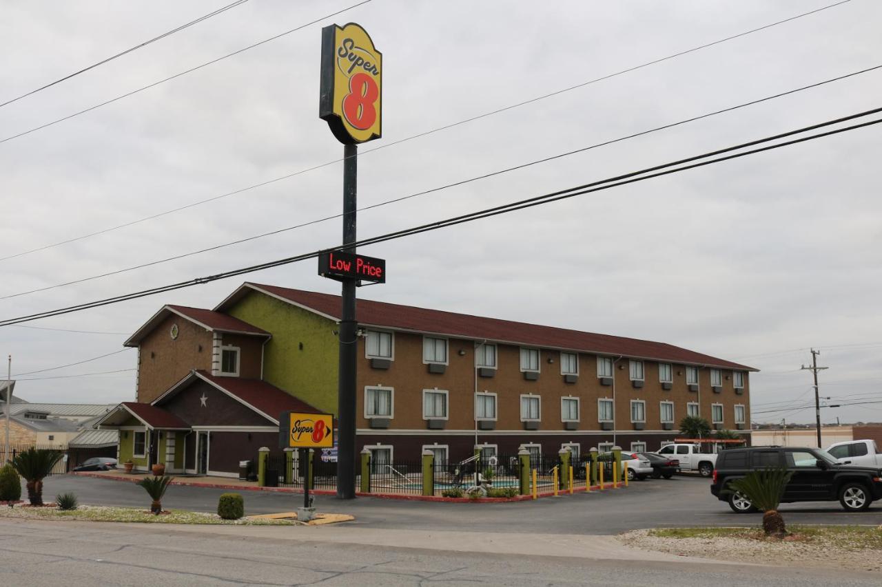 Super 8 By Wyndham San Antonio/i-35 North Hotel San Antonio