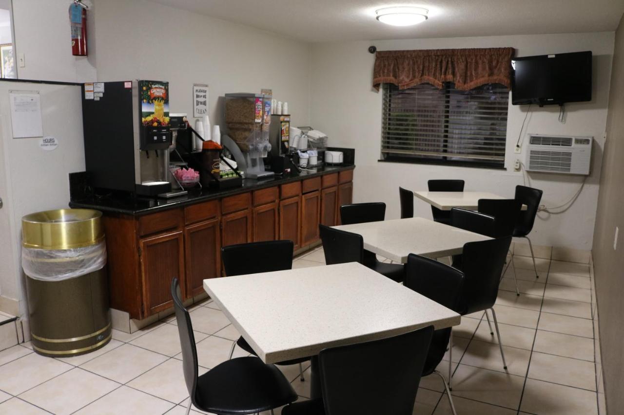Super 8 By Wyndham San Antonio/i-35 North * San Antonio