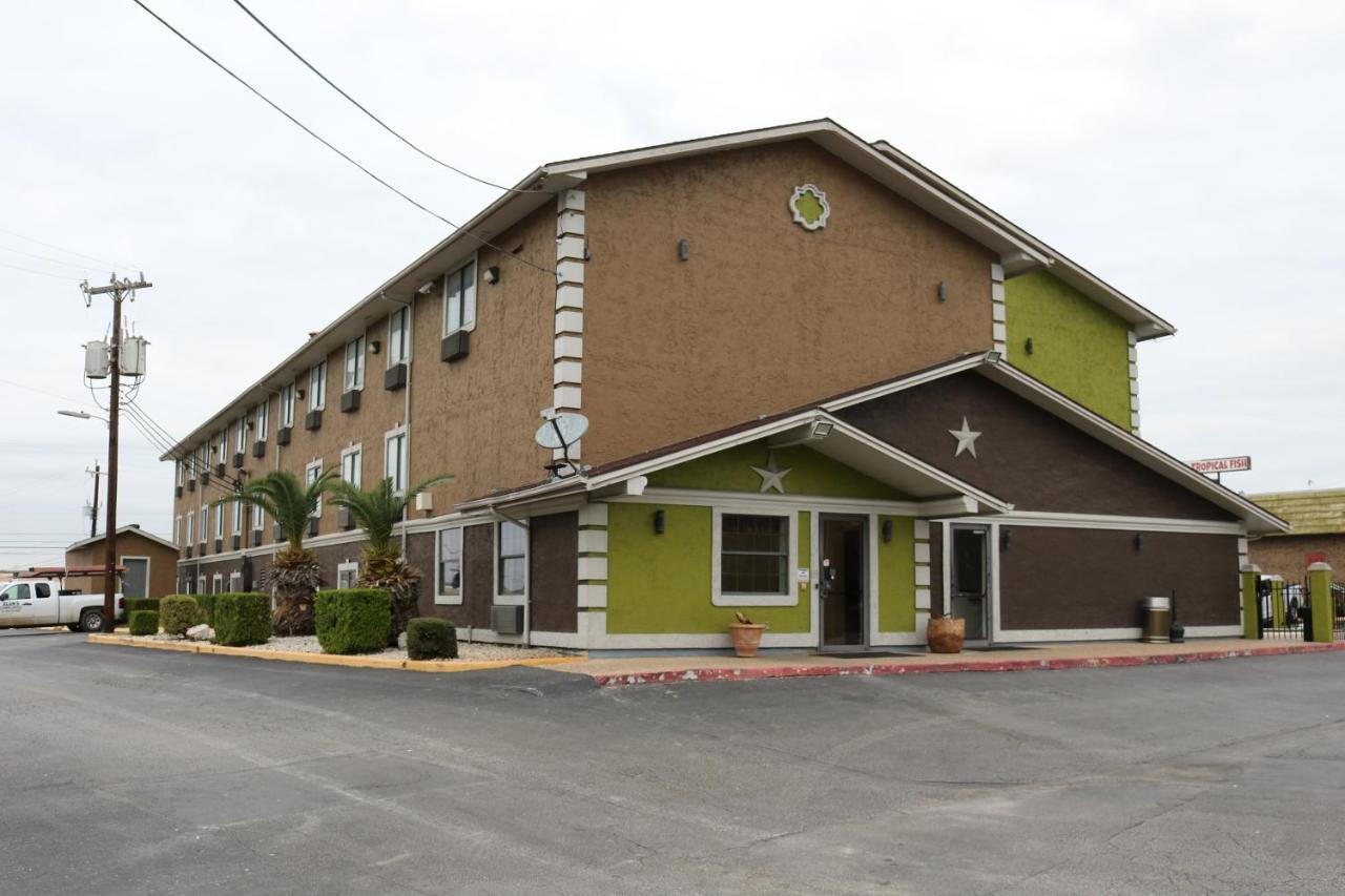 Super 8 By Wyndham San Antonio/i-35 North Hotel *