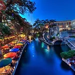 Cozy Downtown Guest House 2Br/1Ba Sleeps 8