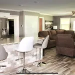 Cyc Lounge With Guest House