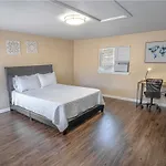 Houston St Guest House Near Downtown/Military Base