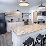 Wonderful 3 Bedroom 2 Ba Near Downtown