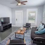 Wonderful 3 Bedroom 2 Ba Near Downtown