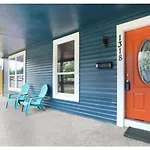 Stylish 4 Br2Ba Renovated Home Near Downtown
