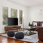5 Bedrooms With Chefs Kitchen 2 Masters Room And Game Lounge