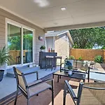 Updated San Antonio Home Near Dtwn And Parks!