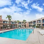 Days Inn By Wyndham San Antonio Splashtown/Att Center