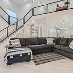 Luxury 5 Bdrm Home! Blocks To Dt/Riverwalk/Convention Center!