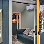 Bright Texas Cottage Near San Antonio Zoo!