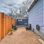 Bright Texas Cottage Near San Antonio Zoo!