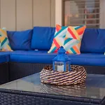 Beautiful House In An Upscale Neighborhood With Pool, Private Patio & Bbq