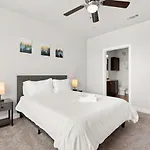 The Ladybird: Riverwalk Loft