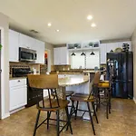 Home With Pool Near Sea World & Lackland