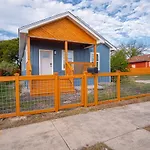 Downtown Dream Home Spacious 4Br2Ba Sleeps 12