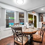 Spacious 4 Bedroom With Pool-Minutes To Seaworld!